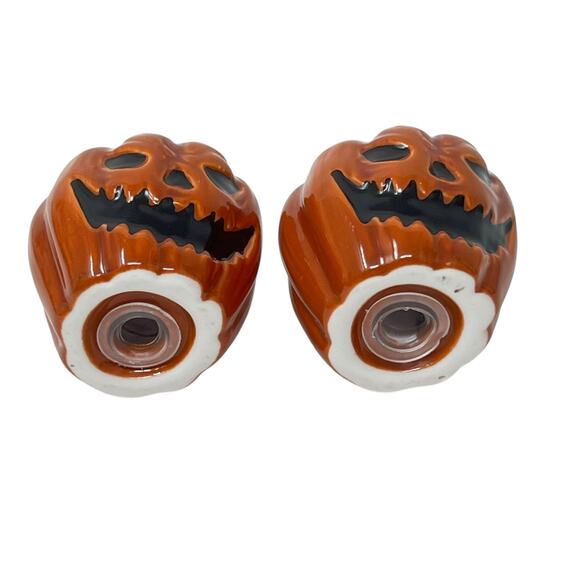 Angry Pumpkins Ceramic Salt and Pepper Set 2.5"x2" Halloween Decor Party New - Picture 4 of 4